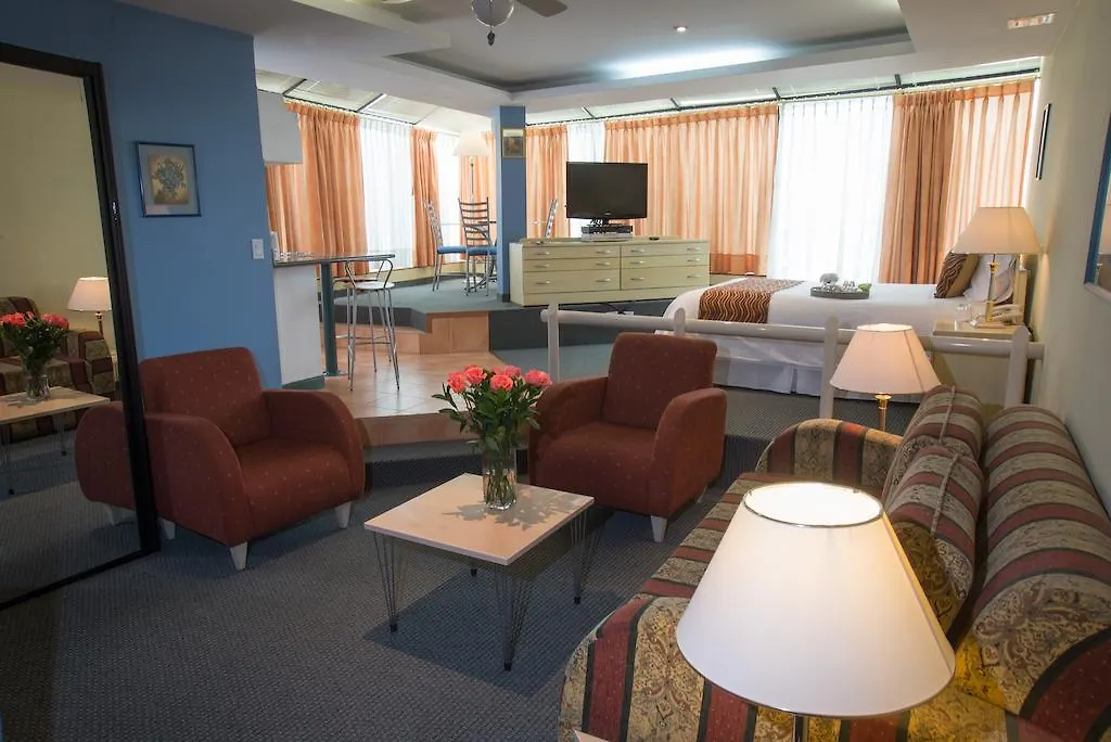 Hotel Melrose Plaza Suites Quito