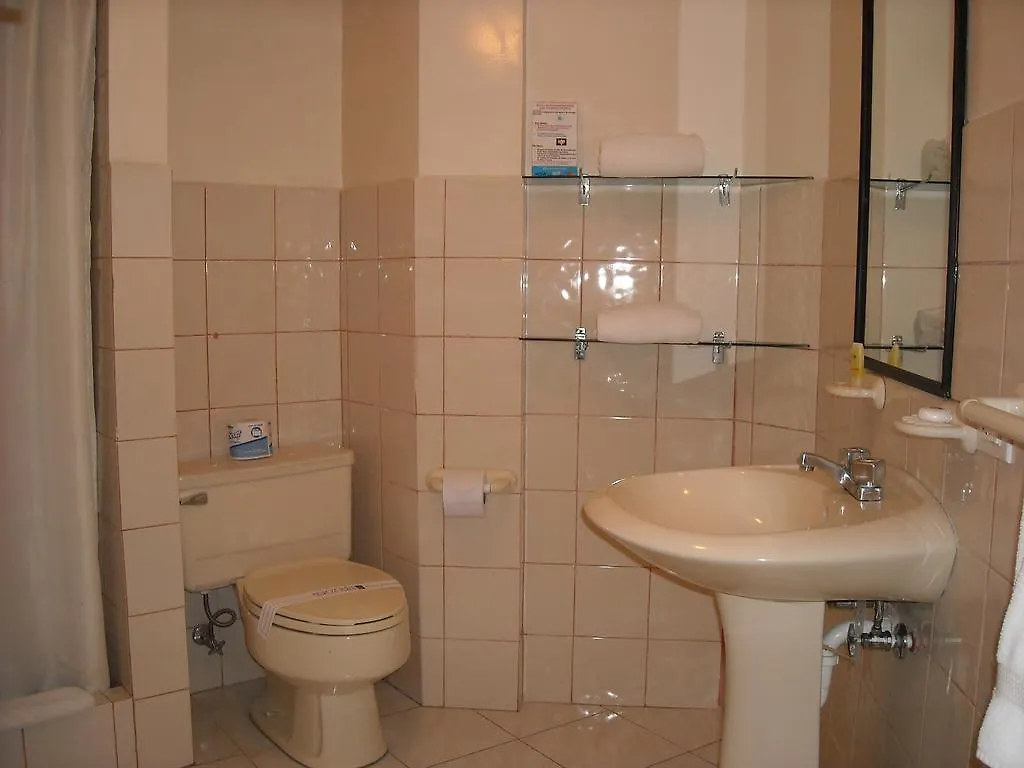 Melrose Plaza Suites Quito 4*,