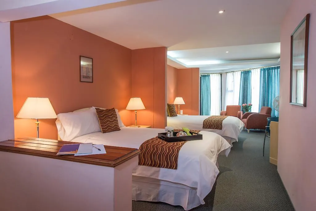 Hotel Melrose Plaza Suites Quito